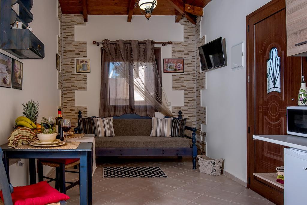 Kyriaki's Cozy Apartment Agia Marina (Crete)